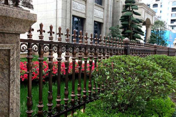 锌钢护栏围栏产品的优点有哪些？